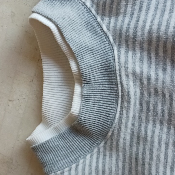 Vintage women's sweatshirt..brand- ROW G..sz Large..white/gray stripe - Picture 10 of 14